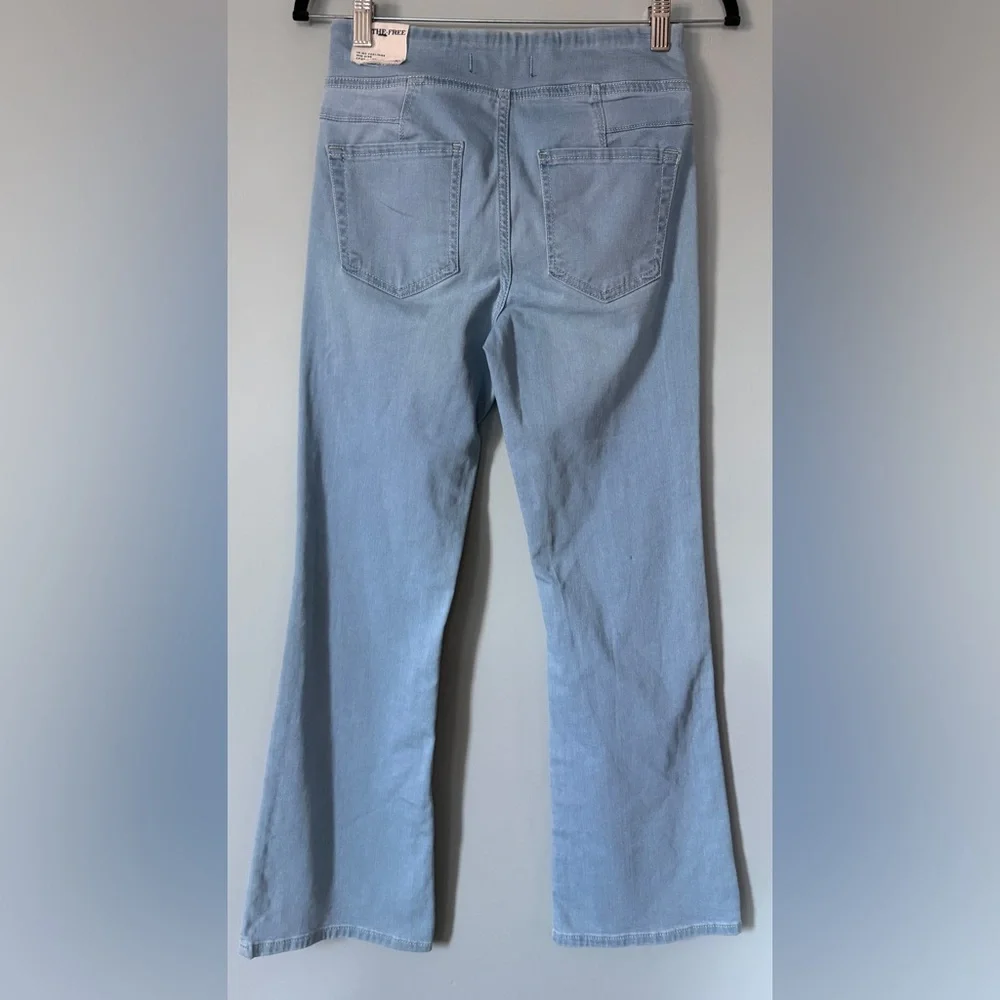 We The Free Mid-Rise Boot Flare Pull-On Light Wash Cropped Stretch Jeans XS NWT‎